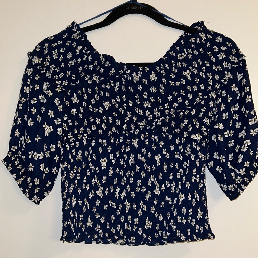 NWT BB Dakota Lost in Yesterday Floral Off Shoulder Smocked Top Small - Picture 3 of 11